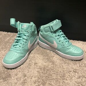 Nike Youth 6Y Aqua High-Top Sneakers